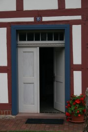Eingang Hof Meier mit offener Tür.